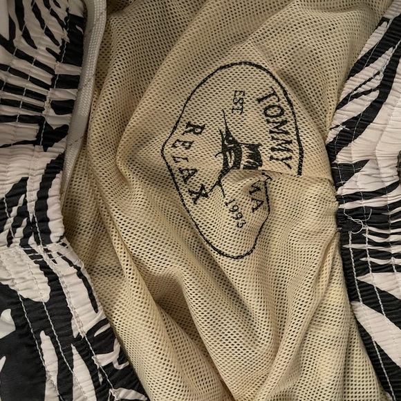 Tommy Bahama swim trunks - Picture 3 of 5